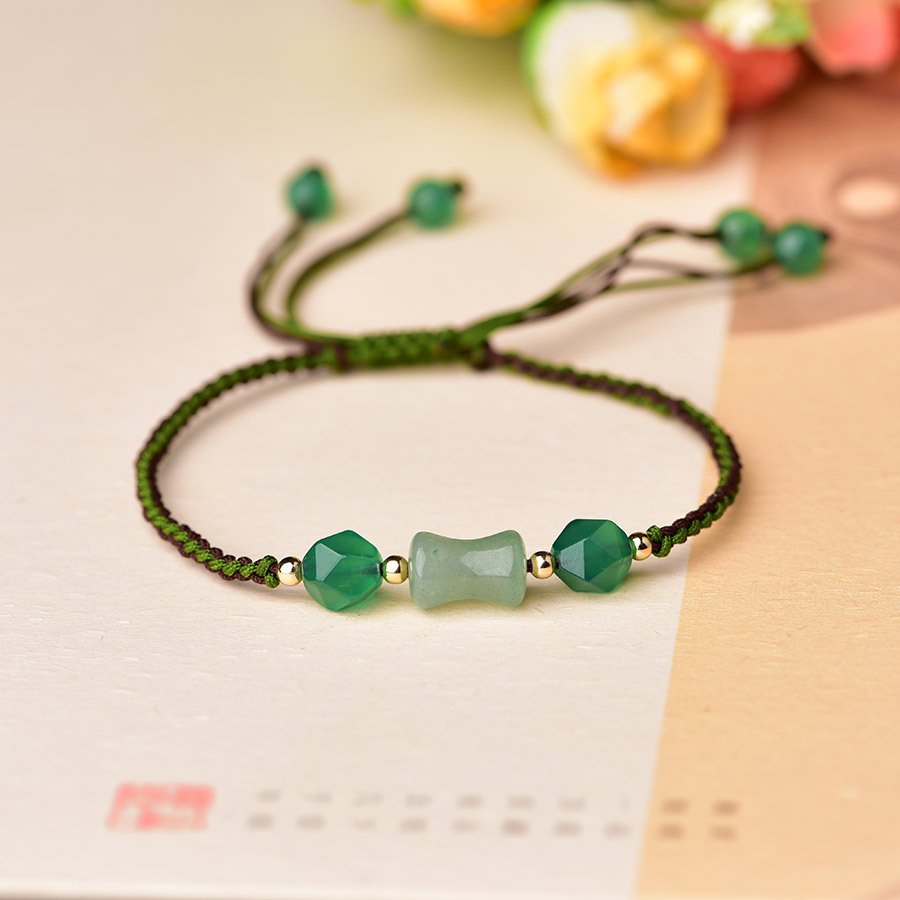 Women'S Accessories Designer - Bransoletki z zielonych, naturalnych jadeitowych koralików,